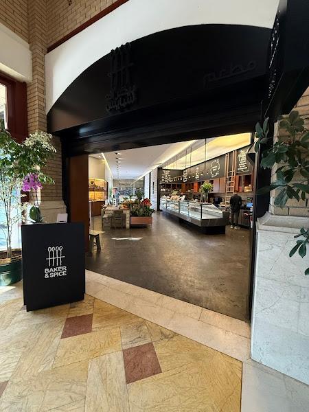 شوجر اند سبايس كافيه